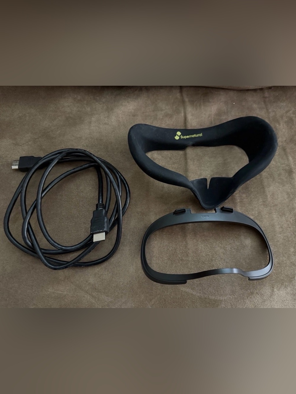 Oculus Quest Standalone VR Headset - Picture 7 of 7